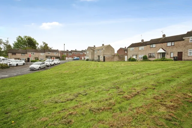 Photo 2 — Vale View, Nuneaton, Warwickshire, CV10