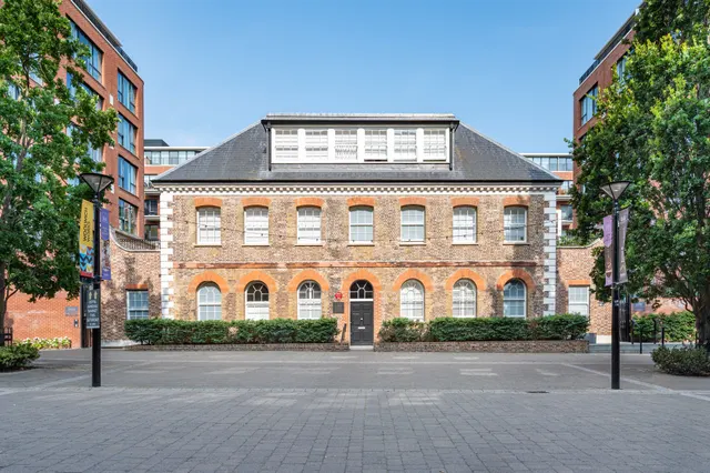 Photo 3 — Apartment 1, Laboratory Pavilion East, 3 Laboratory Square, London