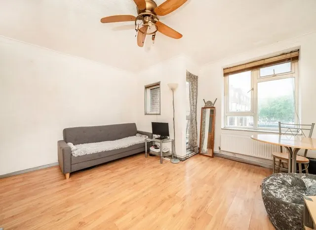 Photo 3 — Summit Estate, Stoke Newington, N16