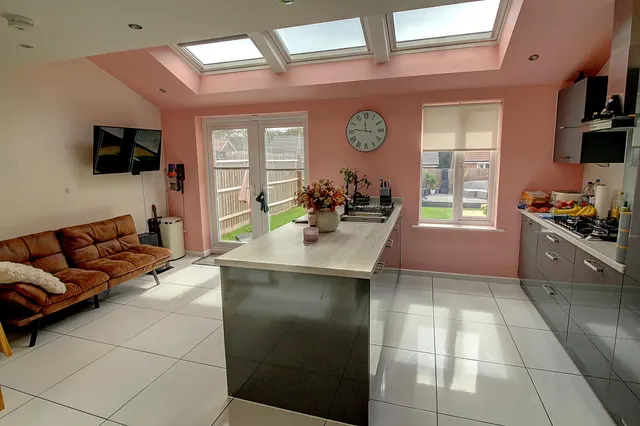 Polar Avenue, Nuneaton, CV10, photo 3