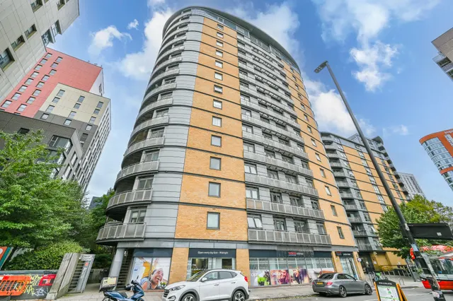 118 Ebbett Court, Victoria Road, London, photo 1