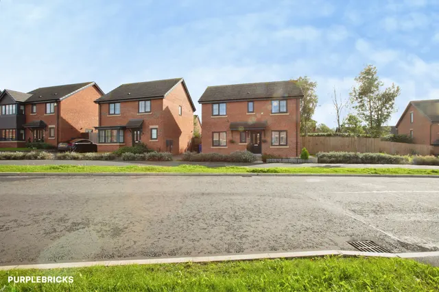 Burnham Close, Clayton-Le-Woods, PR25, photo 2