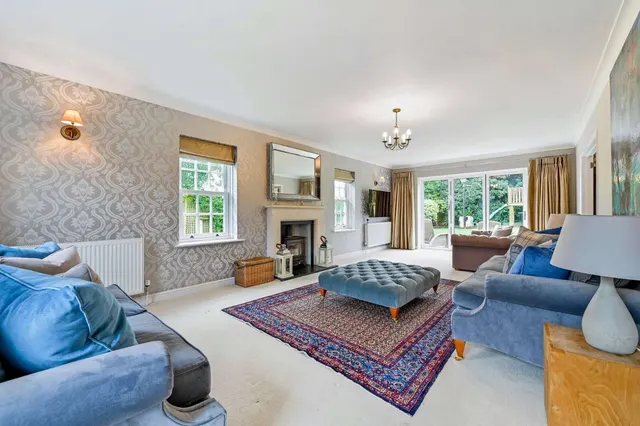 Photo 2 — Moyleen Rise, Marlow, Buckinghamshire, SL7 2DP