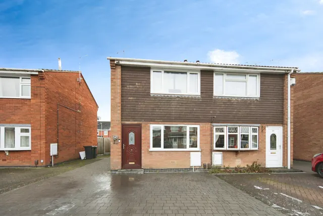 Photo 3 — Burnaby Close, Nuneaton