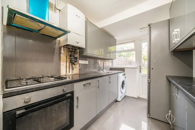 Woodhouse Avenue, UB6, photo 3