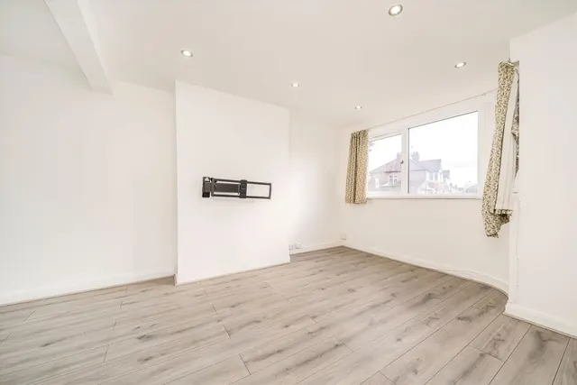 Woodhouse Avenue, UB6, photo 2