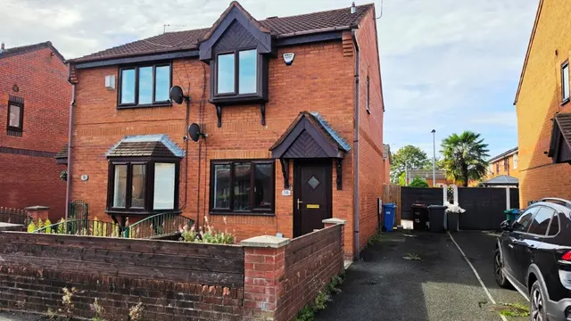 Innis Avenue, Newton Heath, M40, photo 1