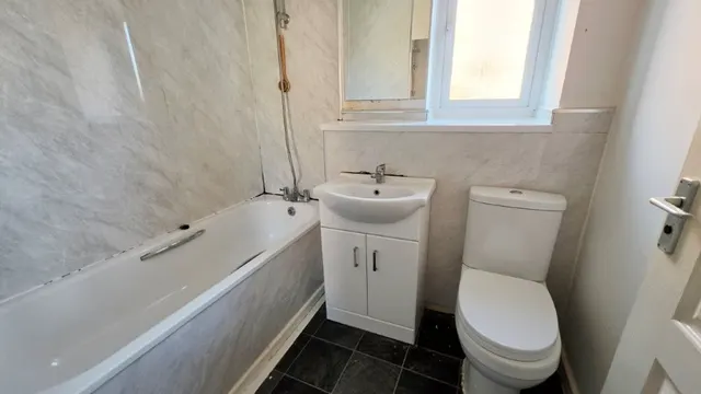 Innis Avenue, Newton Heath, M40, photo 3