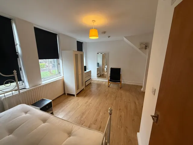 Wheelwright Road, B24, photo 2