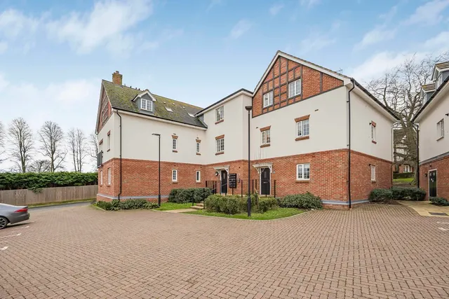 Grange Road, Chalfont St. Peter, SL9, photo 1