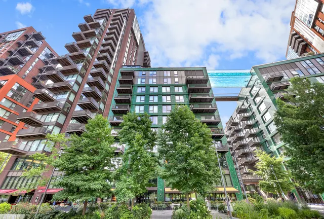 Viaduct Gardens, London, SW11, photo 1