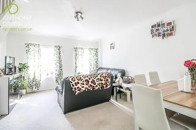 Photo 3 — Crossbrook Street, Cheshunt EN8 8LY