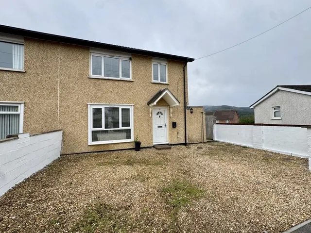 Aneurin Crescent, Twynyrodyn, CF47, photo 1