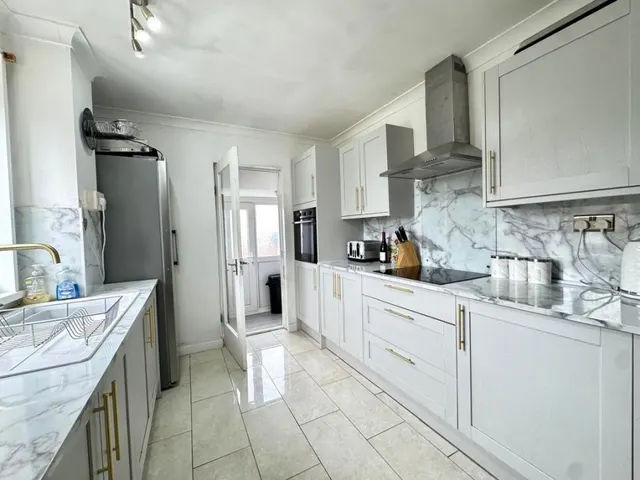 Aneurin Crescent, Twynyrodyn, CF47, photo 3