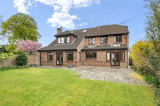 Burleigh Park, Cobham, Surrey, KT11, photo 1