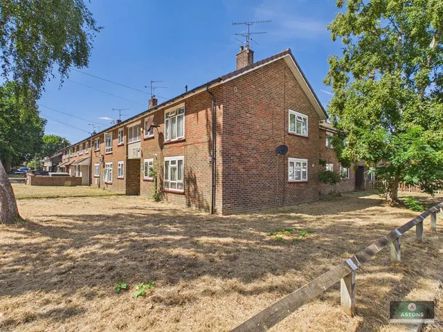 Johnson Walk, Tilgate, photo 1