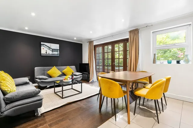 Stock Orchard Crescent, Islington, N7, photo 1