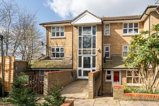 Photo 3 — Peregrine Court, Streatham, London, SW16
