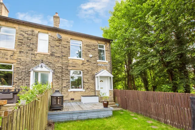 Willow Terrace, SOWERBY BRIDGE, photo 1