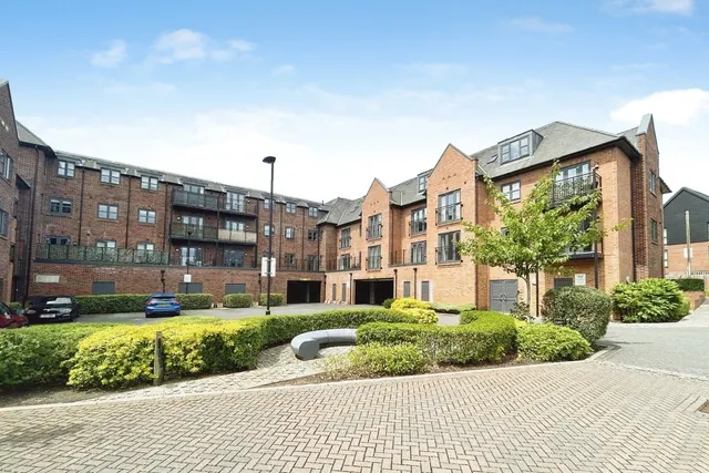Carter Court, Hook, Hampshire, RG27 9AD, photo 1