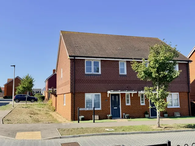 Farman Drive, Hoo, ME3, photo 1
