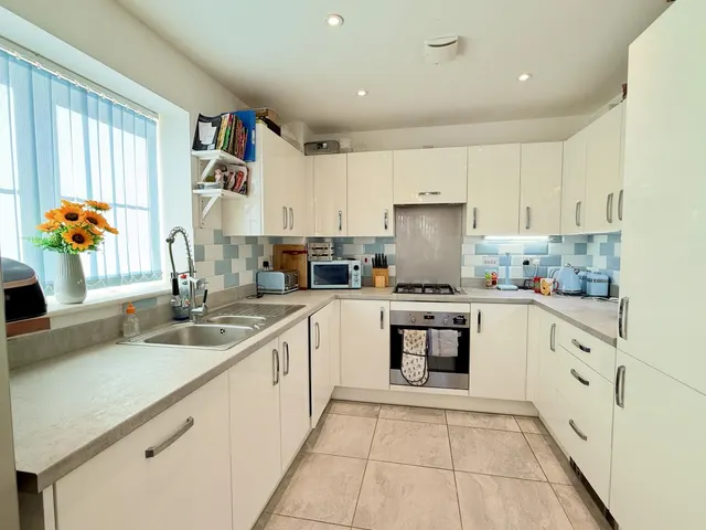 Farman Drive, Hoo, ME3, photo 3