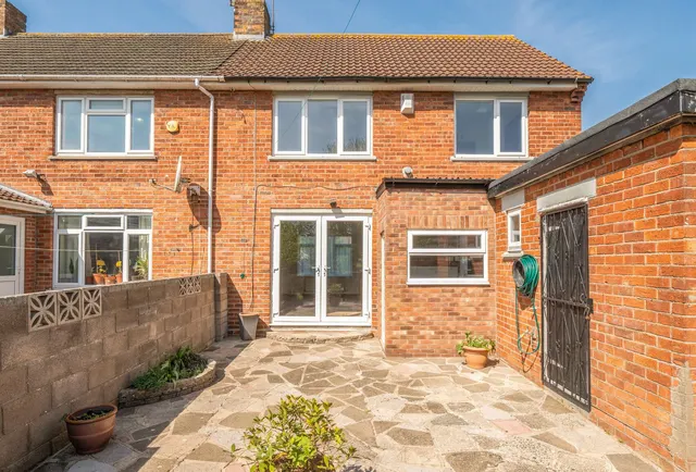 Photo 2 — Staveley Crescent, Bristol, BS10 6HR