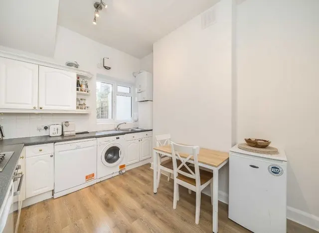 Photo 3 — Severus Road, Clapham Junction, SW11