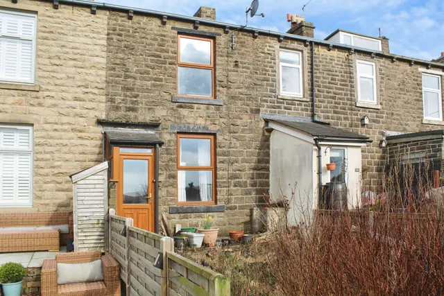 Prospect Terrace, Dunnockshaw, Burnley, BB11, photo 1