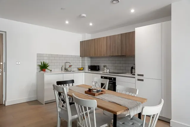 Clapham Road, London, SW9, photo 3