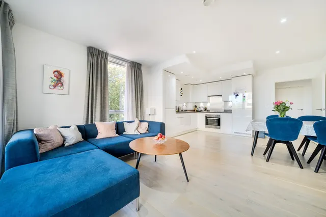 Maple Way, Surrey Quays, SE16, photo 1