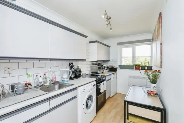 Priors Drive, Norwich, NR6, photo 2
