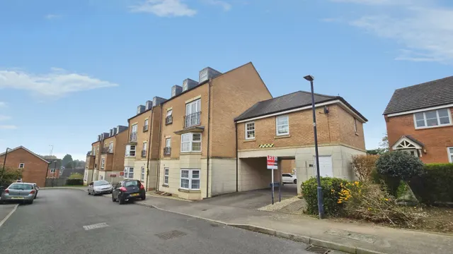 Rugby, Stowe Drive, photo 1