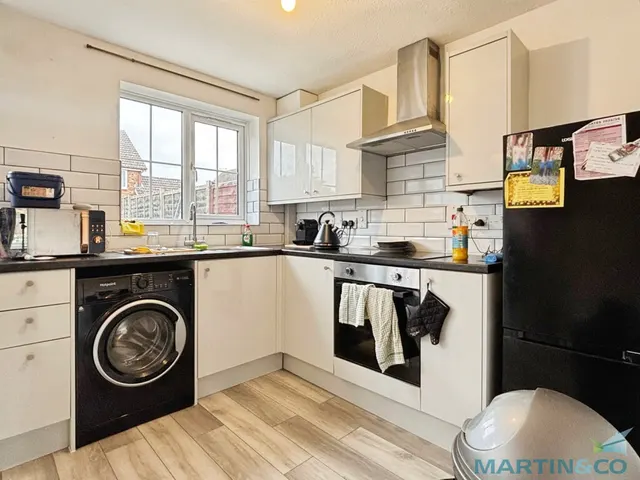 Smithy Drive, Park Farm, TN23, photo 2