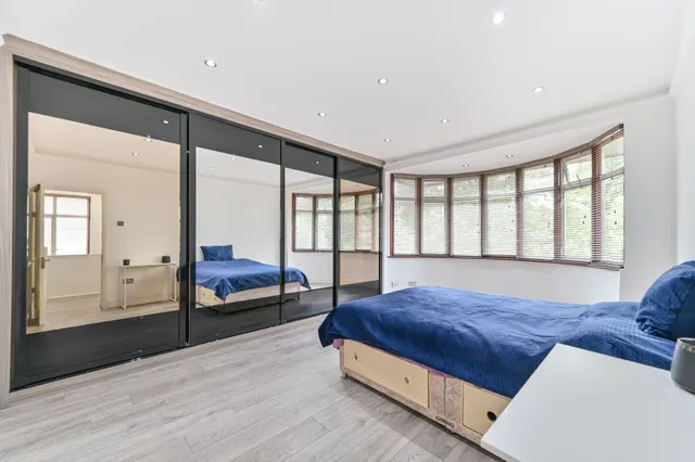 Photo 3 — 37 Crawford Avenue, Wembley