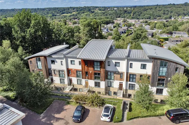 Photo 2 — Kentish Gardens, Tunbridge Wells, Kent, TN2 5XU