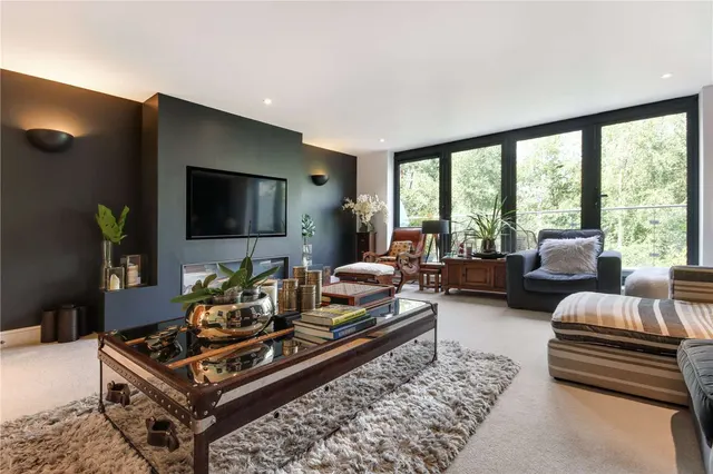 Photo 3 — Kentish Gardens, Tunbridge Wells, Kent, TN2 5XU