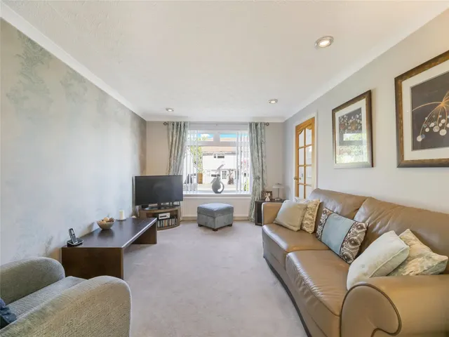 Photo 2 — East Greenlees Crescent, Cambuslang, Glasgow, South Lanarkshire, G72
