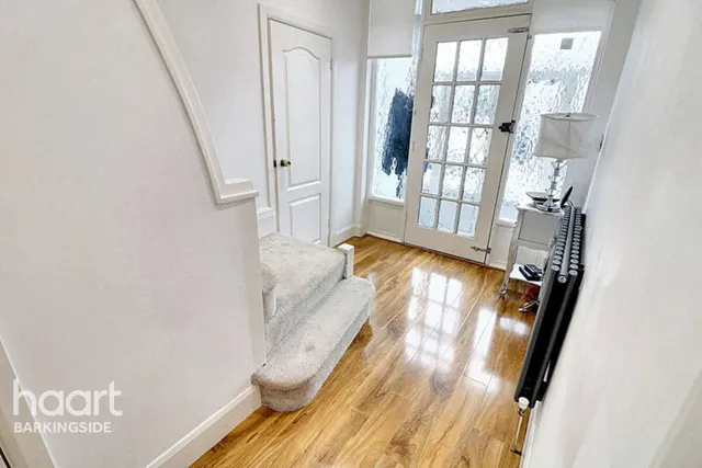 Lord Avenue, Clayhall, IG5, photo 2