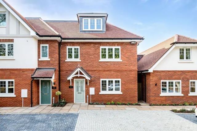 Queens Road, Weybridge, KT13, photo 1