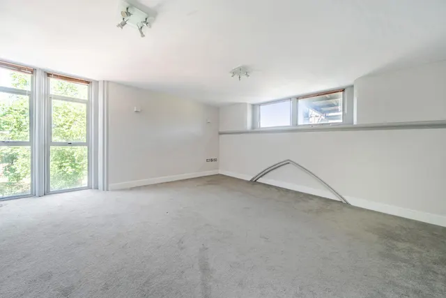 Photo 2 — Crescent Road, Beckenham, BR3
