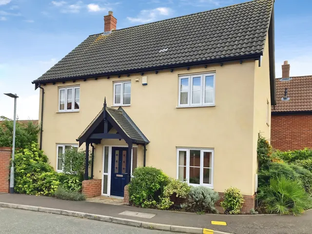 Hall Wood Road, NORWICH, photo 1