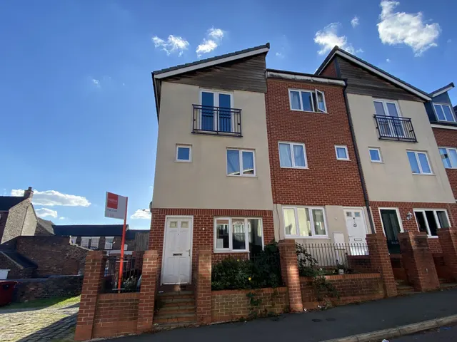 Brentleigh Way, Stoke-on-Trent, Staffordshire, ST1, photo 1