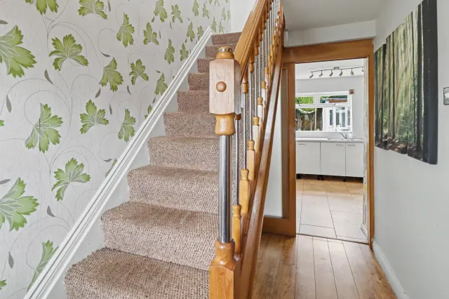 Applewood Crescent, Stoke-On-Trent, photo 2