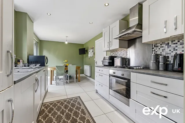 Regina Drive, Nottingham, NG8, photo 2