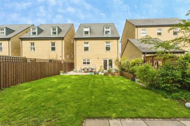 Lancaster Avenue, Wakefield, photo 1