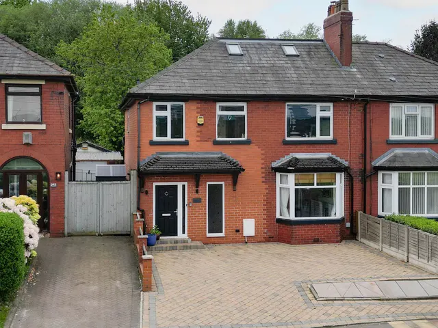 Bury New Road, Heywood OL10 3JY, photo 1