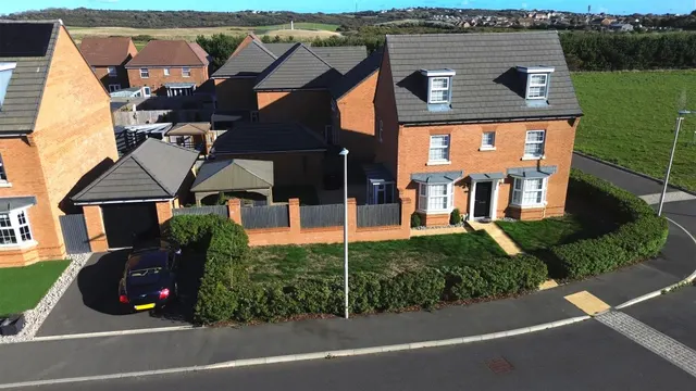 Skylark Avenue, Peacehaven, BN10, photo 1
