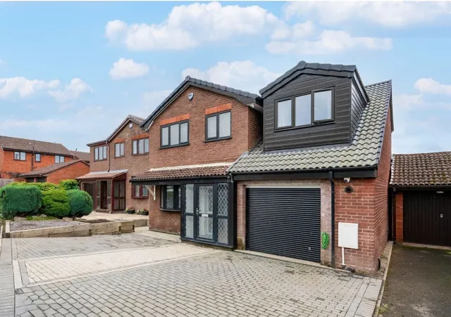 The Grove, Appley Bridge, WN6, photo 1
