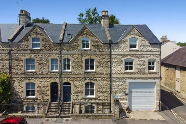 The Avenue, Cirencester, Gloucestershire, GL7 1EJ, photo 1